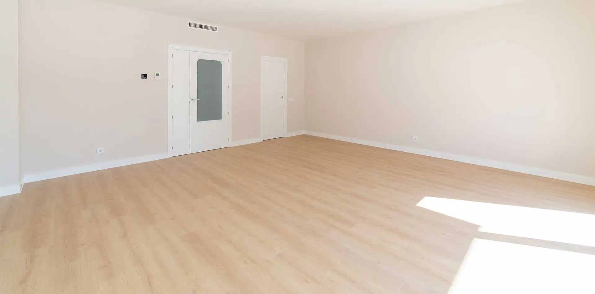 Vista de un salón de un chalet de iKasaClass Gran Vía Tres Cantos