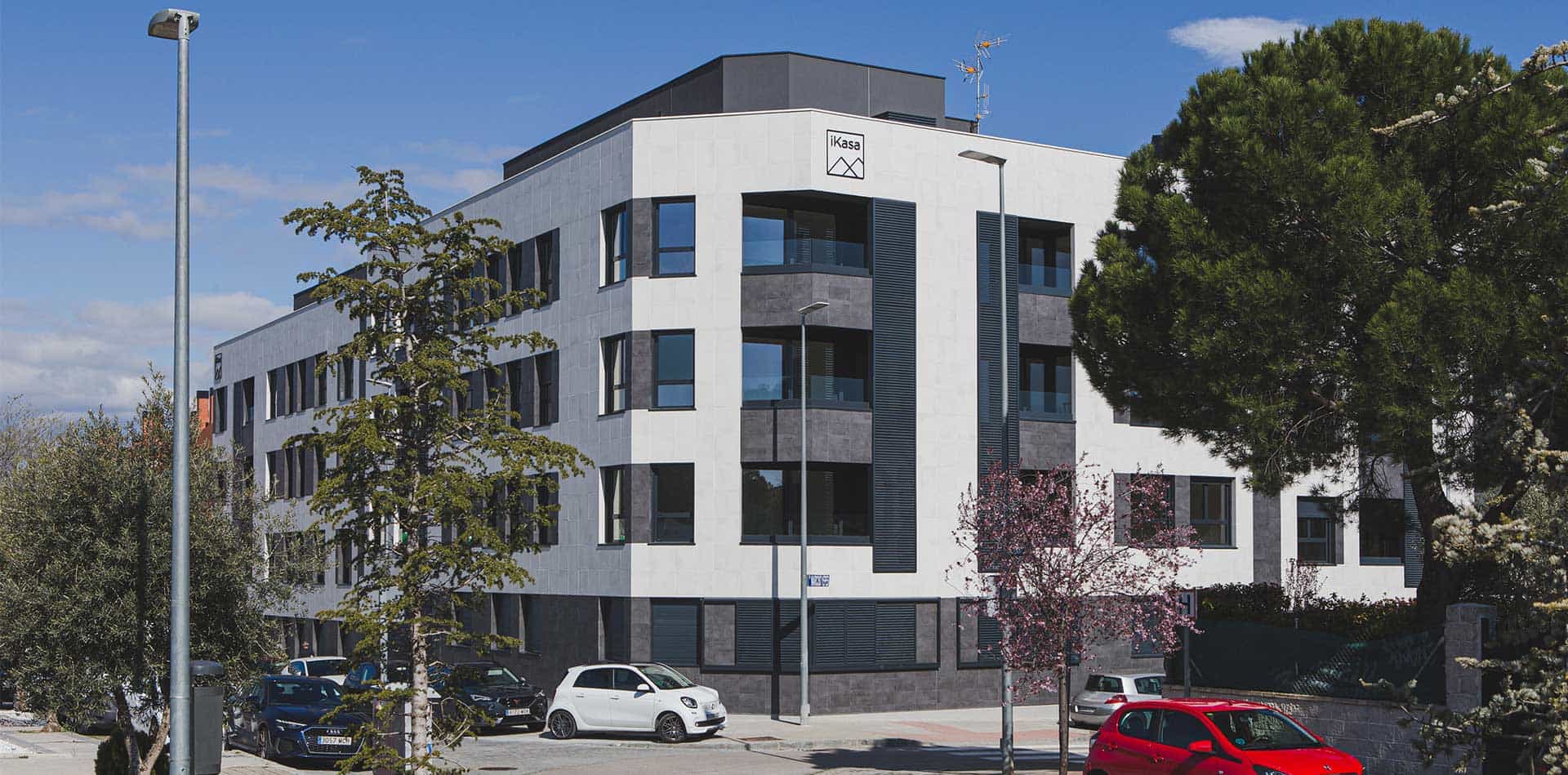 Vista de la fachada de la promoción de viviendas iKasaClass Puerta de las Rozas