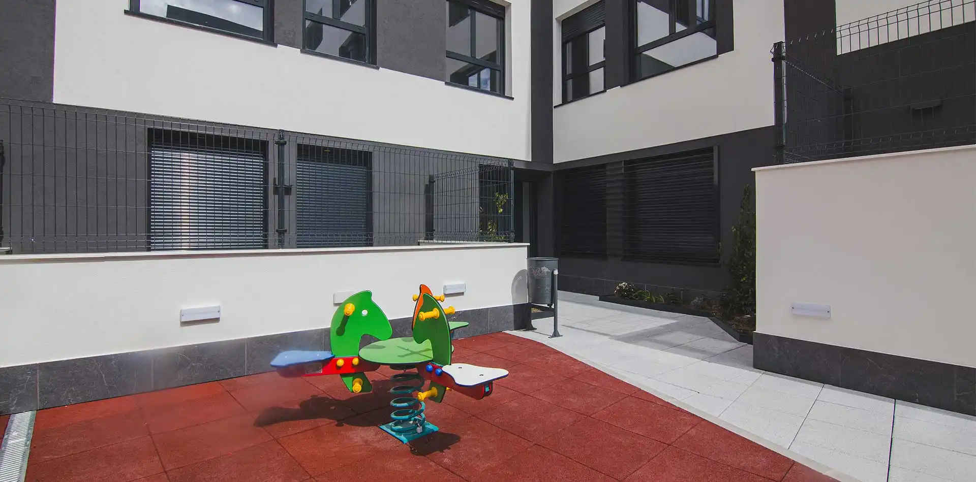 Zona de juegos infantiles de la promoción de viviendas iKasaClass Puerta de Las Rozas