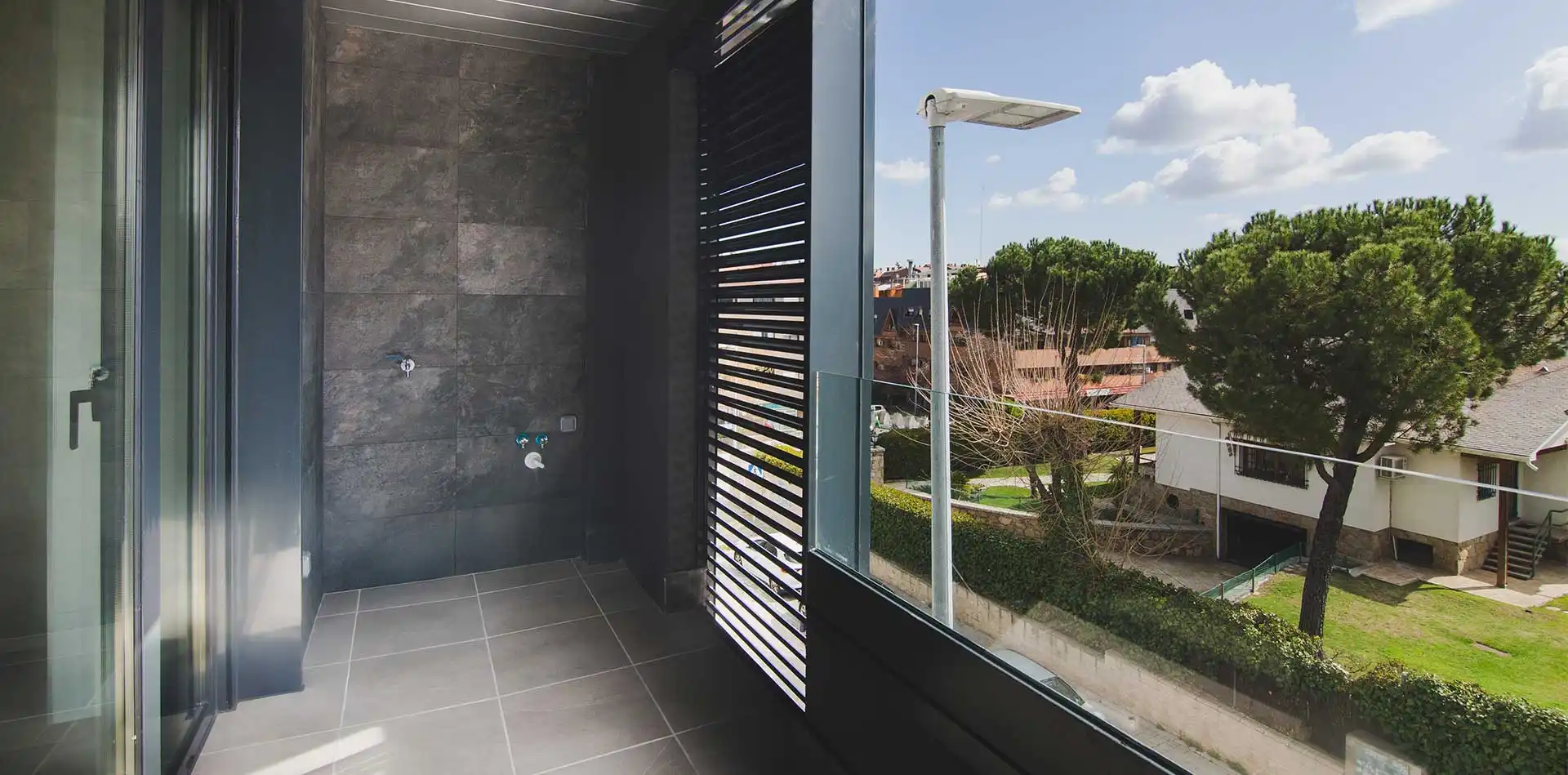 Fotografía de una terraza con vistas de la promoción iKasaClass Puerta de las Rozas