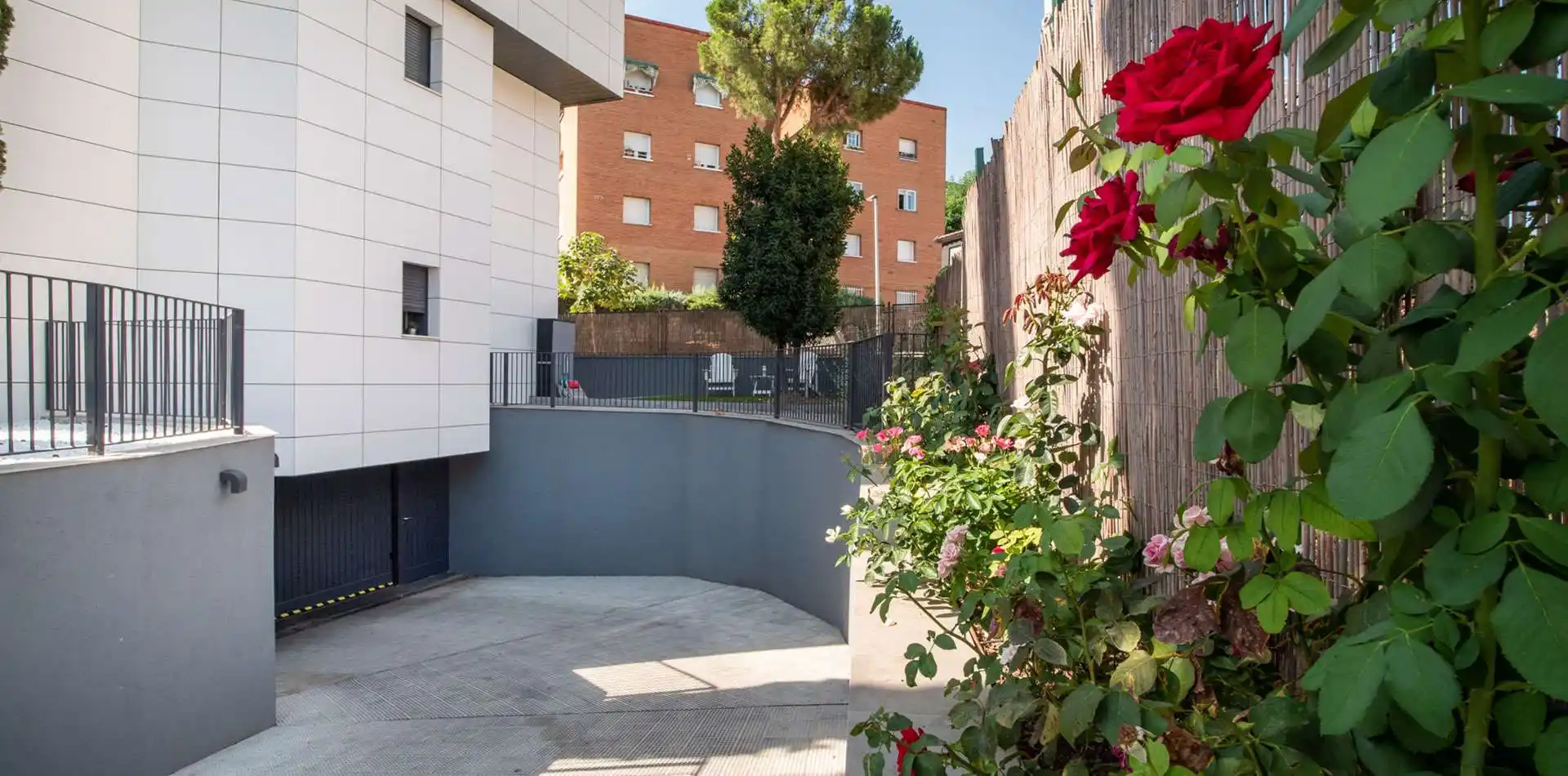 Imagen de acceso al garaje en la planta sótano 1 en el Edificio La Estación Las Rozas de Madrid