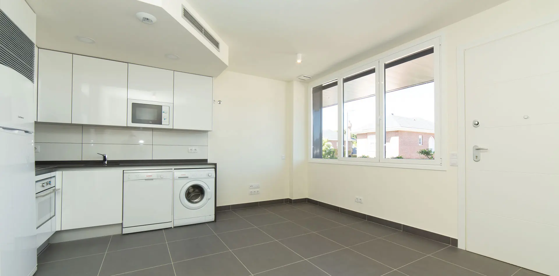 Cocina equipada en apartamento luminoso en Edificio La Estación Las Rozas