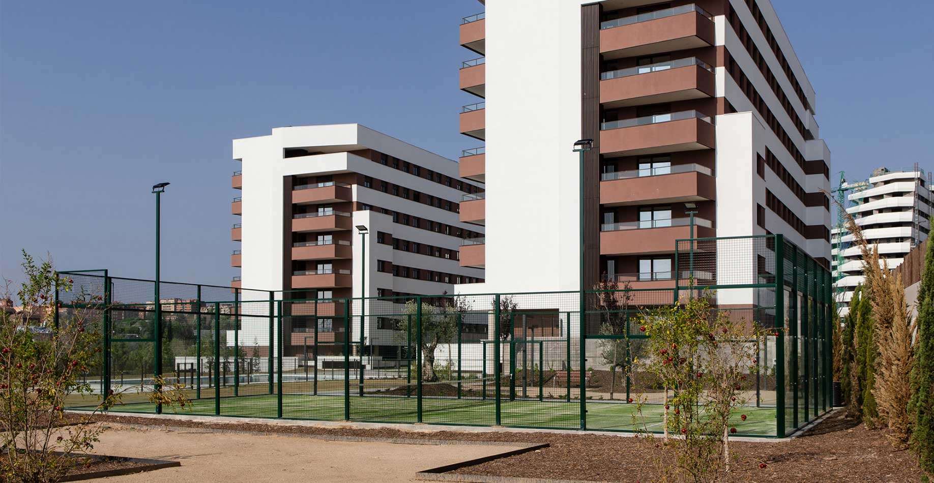 Zonas comunes y edificios de la promoción de viviendas iKasaClass Nuevo Tres Cantos