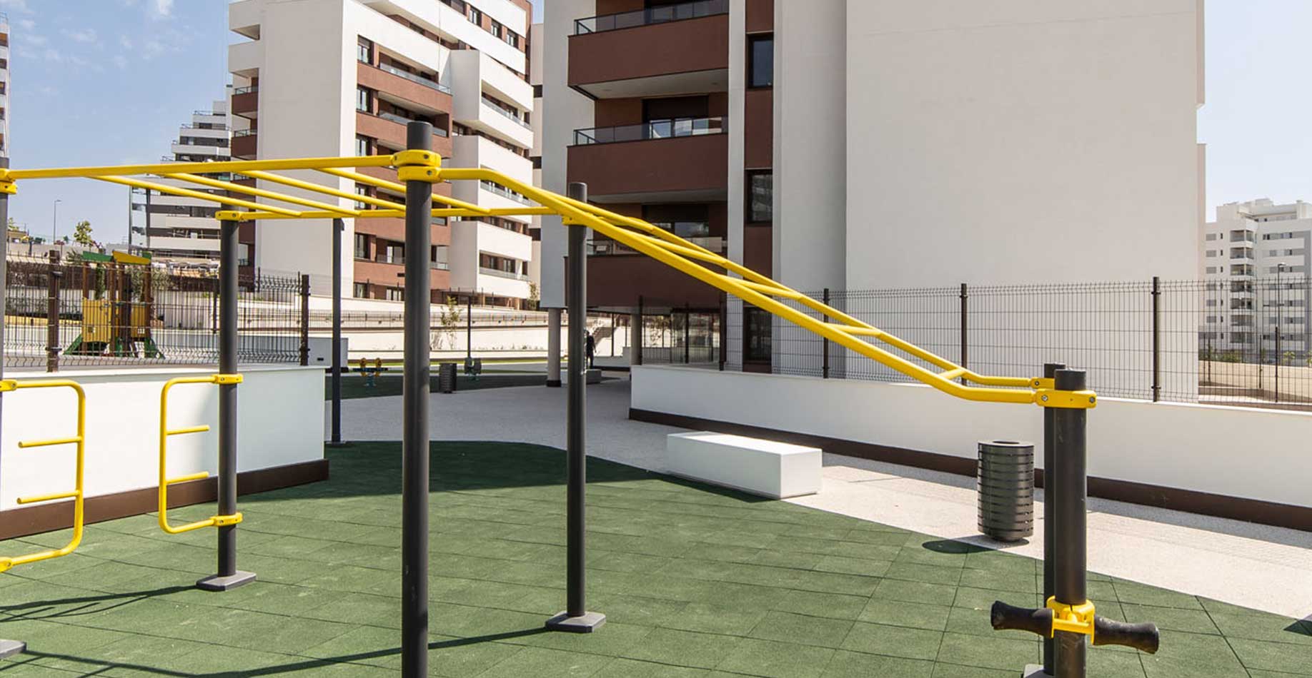Zona de ejercicio exterior de la promoción de viviendas iKasaClass Nuevo Tres Cantos
