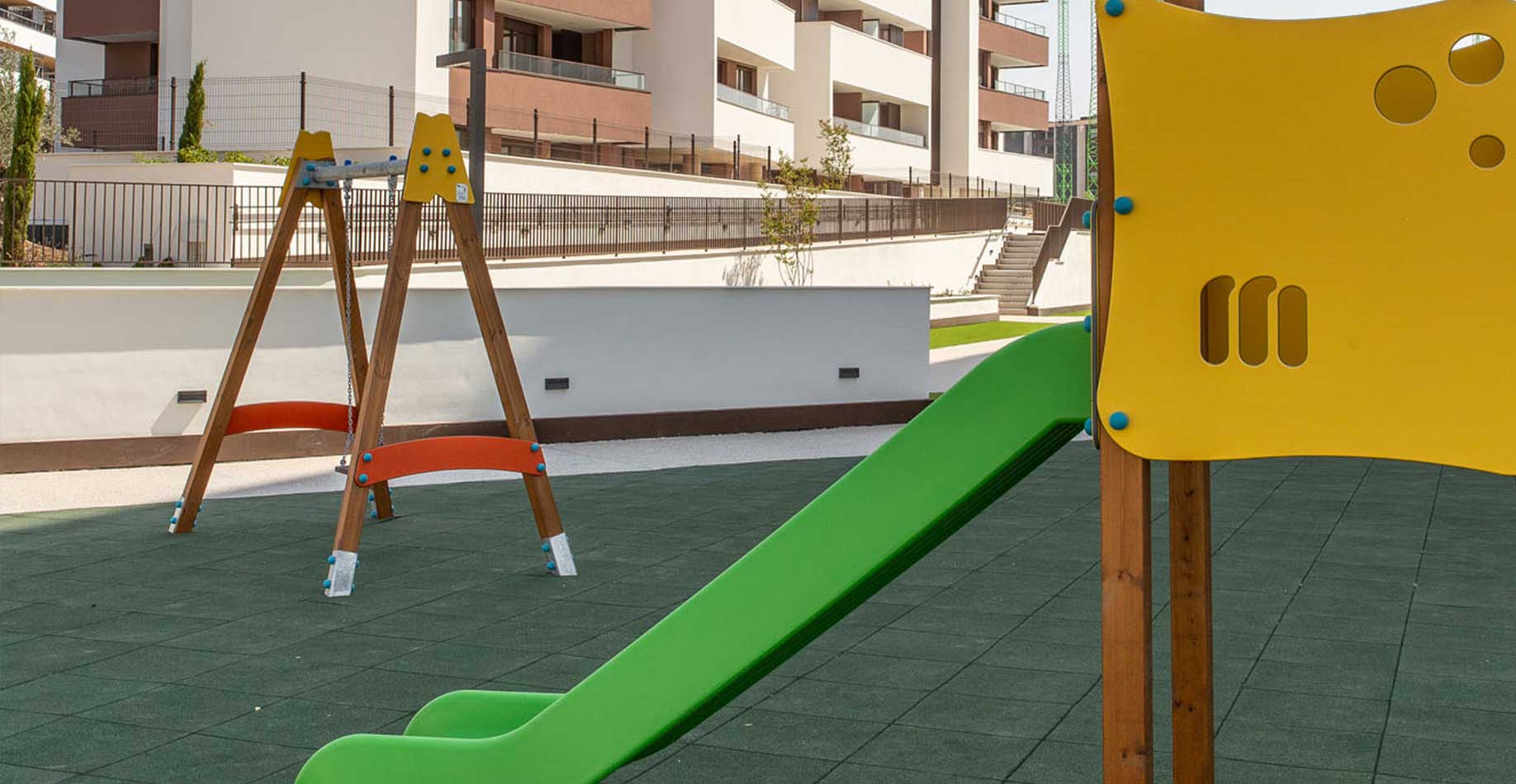 Zona de juegos infantiles de la promoción de viviendas iKasaClass Nuevo Tres Cantos